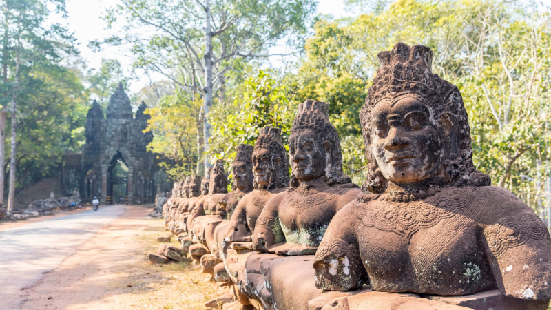 Day 3: Discovery Of Royal City Of Preah Khan - Neak Pean - Thommanon Temple - Ta Keo - Handicraft Center (Breakfast, Lunch)